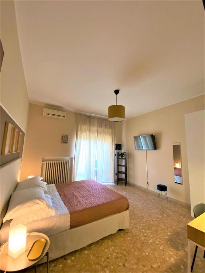 Casa Viola A 900 Mt Dalla Staz. Centrale بيسكارا المظهر الخارجي الصورة