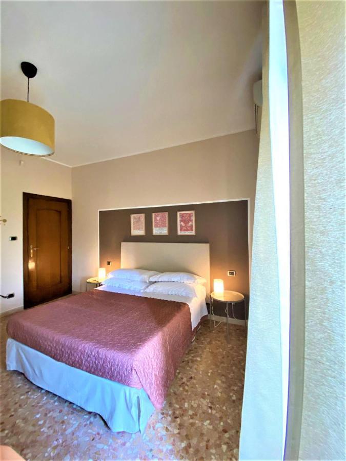 Casa Viola A 900 Mt Dalla Staz. Centrale بيسكارا المظهر الخارجي الصورة
