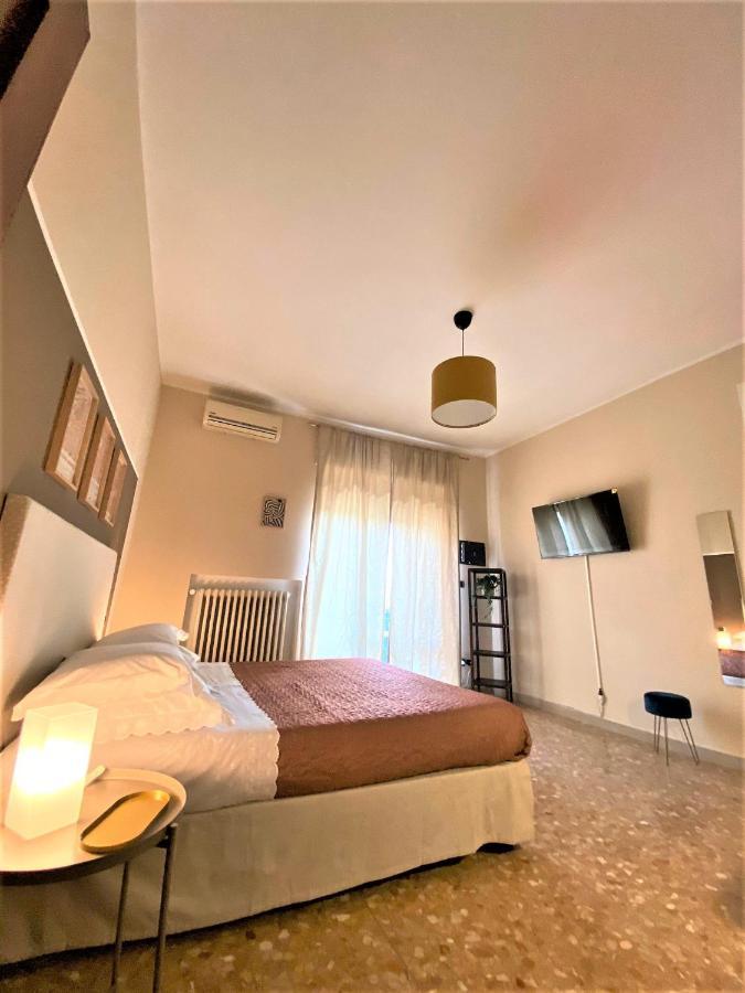 Casa Viola A 900 Mt Dalla Staz. Centrale بيسكارا المظهر الخارجي الصورة