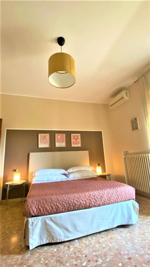 Casa Viola A 900 Mt Dalla Staz. Centrale بيسكارا المظهر الخارجي الصورة