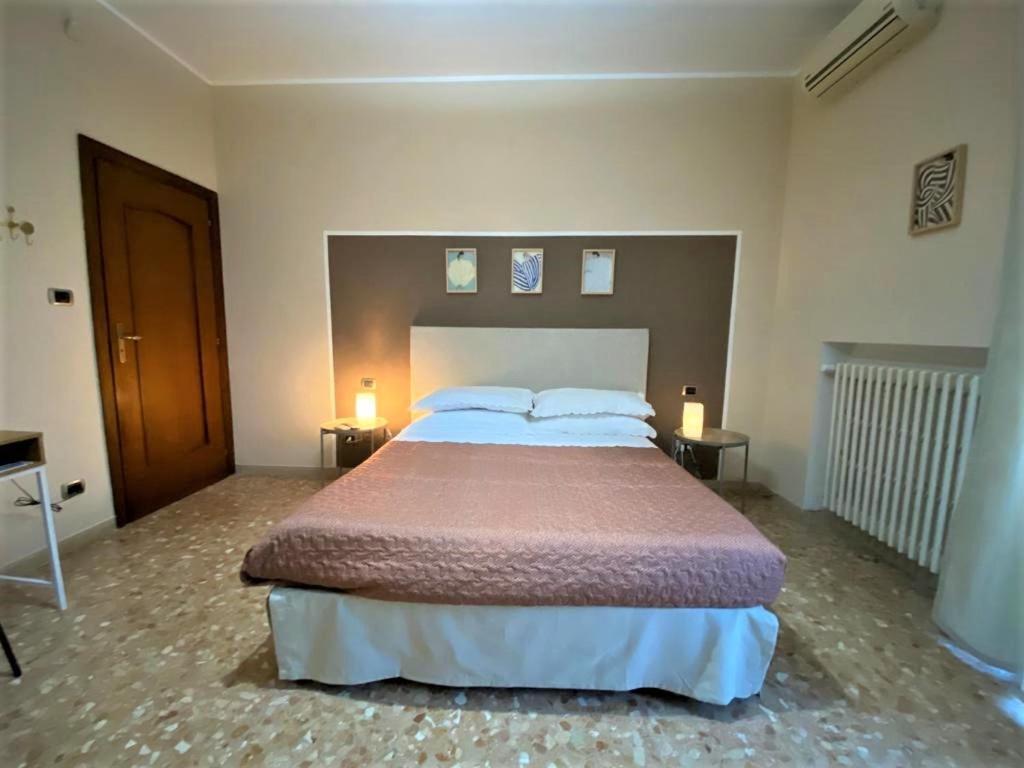 Casa Viola A 900 Mt Dalla Staz. Centrale بيسكارا المظهر الخارجي الصورة