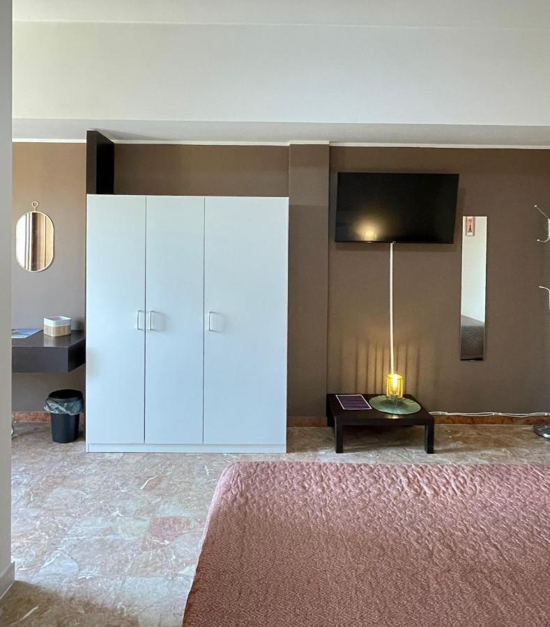 Casa Viola A 900 Mt Dalla Staz. Centrale بيسكارا المظهر الخارجي الصورة